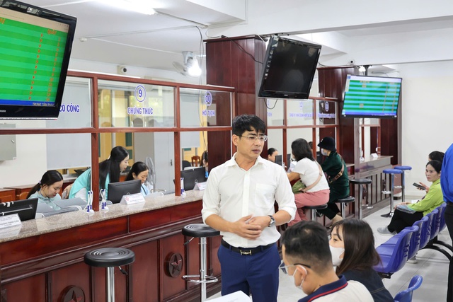 Người dân hài lòng với dịch vụ ‘một cửa’ tại P.Nha Trang- Ảnh 3. Người dân hài lòng với dịch vụ ‘một cửa’ tại P.Nha Trang- Ảnh 3.