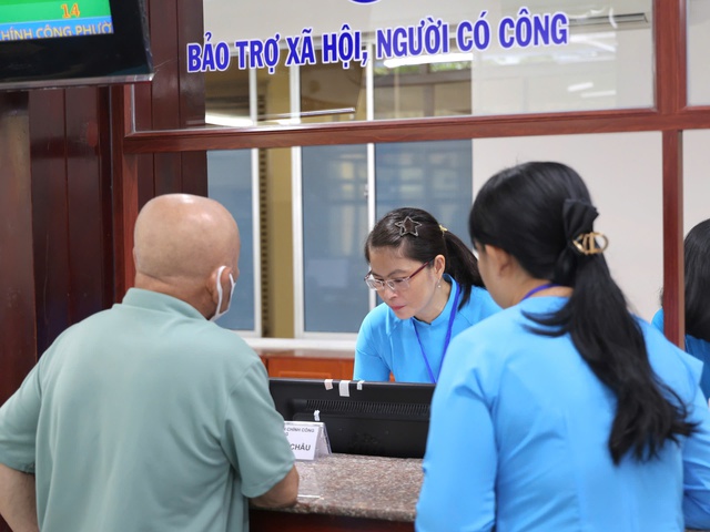 Người dân hài lòng với dịch vụ ‘một cửa’ tại P.Nha Trang- Ảnh 5. Người dân hài lòng với dịch vụ ‘một cửa’ tại P.Nha Trang- Ảnh 5.
