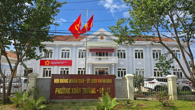 Chủ tịch tỉnh Lâm Đồng 'vi hành' trung tâm phục vụ hành chính công- Ảnh 3. Chủ tịch tỉnh Lâm Đồng 'vi hành' trung tâm phục vụ hành chính công- Ảnh 3.