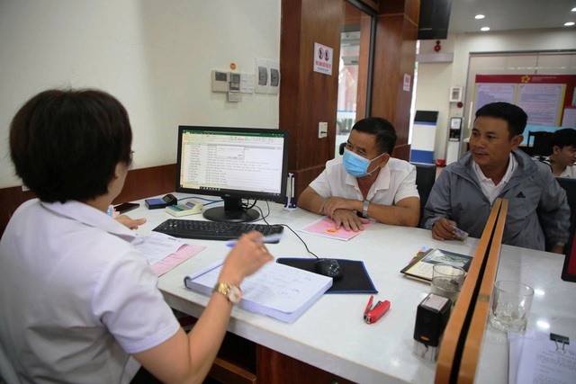 Ngày đầu làm việc ở chính quyền xã mới: 'Xử lý thủ tục chỉ mất 15 phút’ - Ảnh 2.