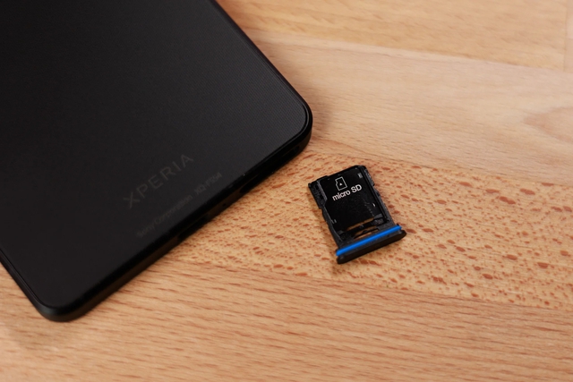 Sony vẫn đang lãng phí cơ hội thách thức Apple và Samsung - Ảnh 2.