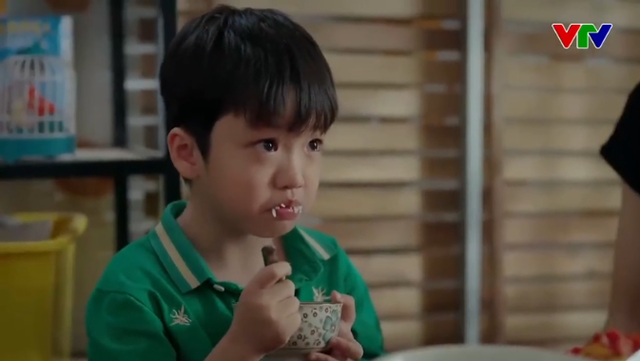 Diễn viên nhí Khôi Nguyên gây sốt với vai Khoai trong phim Dịu dàng màu nắng - Ảnh 3. Diễn viên nhí Khôi Nguyên gây sốt với vai Khoai trong phim Dịu dàng màu nắng - Ảnh 3.
