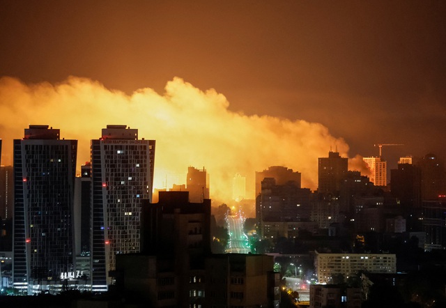 Mỹ khôi phục viện trợ Ukraine giữa ‘bão lửa’ Mỹ khôi phục viện trợ Ukraine giữa ‘bão lửa’
