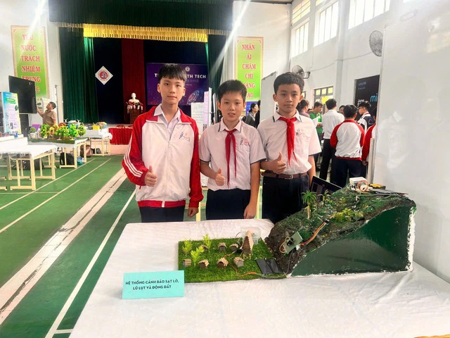 Học sinh chế tạo thiết bị cảnh báo thiên tai Học sinh chế tạo thiết bị cảnh báo thiên tai