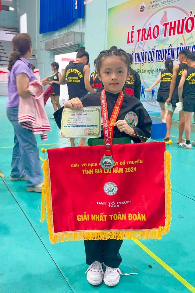 

Cô bé giành được nhiều thành tích cao trong các cuộc thi  