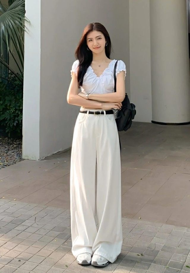 Quần tây, 'vũ khí' tôn dáng của quý cô hiện đại- Ảnh 3.