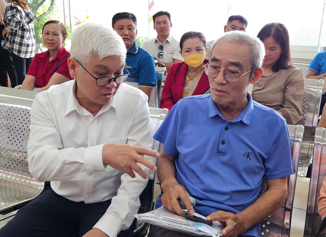 Ông Nguyễn Văn Lợi khảo sát hoạt động ở phường Đông Hưng Thuận- Ảnh 2. Ông Nguyễn Văn Lợi khảo sát hoạt động ở phường Đông Hưng Thuận- Ảnh 2.