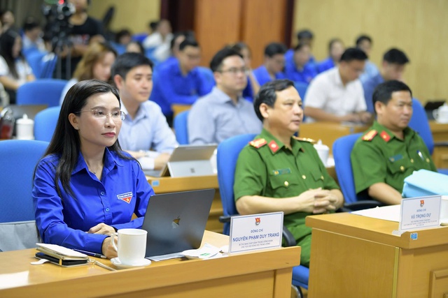 T.Ư Đoàn và Bộ Công an tập huấn tình nguyện viên hướng dẫn người dân về VneID T.Ư Đoàn và Bộ Công an tập huấn tình nguyện viên hướng dẫn người dân về VneID