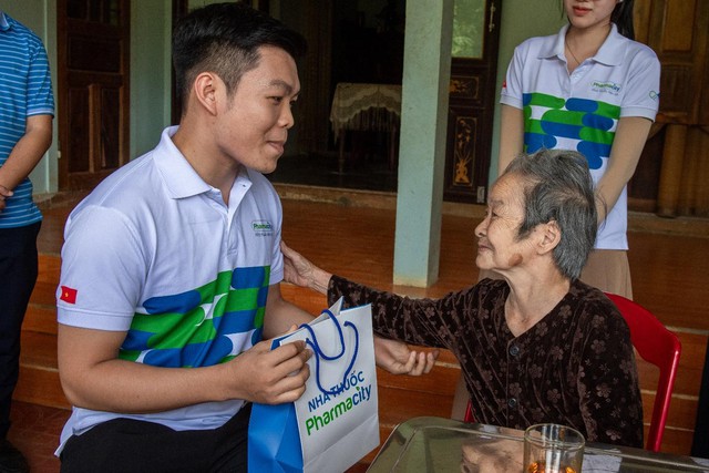 Pharmacity chăm sóc sức khỏe người có công với đất nước tại Quảng Trị Pharmacity chăm sóc sức khỏe người có công với đất nước tại Quảng Trị