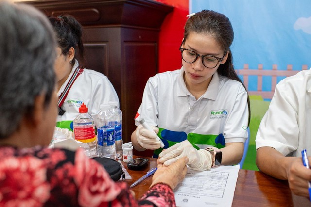Pharmacity chăm sóc sức khỏe người có công với đất nước tại Quảng Trị- Ảnh 2. Pharmacity chăm sóc sức khỏe người có công với đất nước tại Quảng Trị- Ảnh 2.