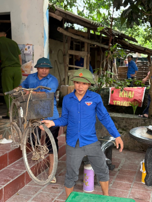 Đồng loạt ra quân tình nguyện hỗ trợ thi công đường dây 500 kV Lào Cai - Vĩnh Yên- Ảnh 6. Đồng loạt ra quân tình nguyện hỗ trợ thi công đường dây 500 kV Lào Cai - Vĩnh Yên- Ảnh 6.