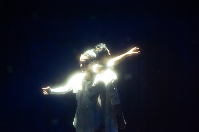 Sân khấu 'chạy theo' show âm nhạc - Ảnh 1.