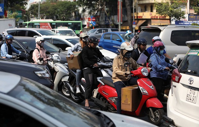 Xây cầu vượt tại 3 nút giao trung tâm TP.HCM - Ảnh 1.