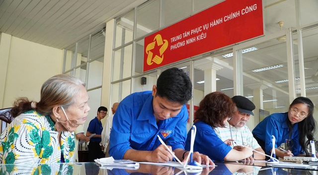 Khi người trẻ thắp sáng màn hình, người lớn thắp sáng lòng tin - Ảnh 1.