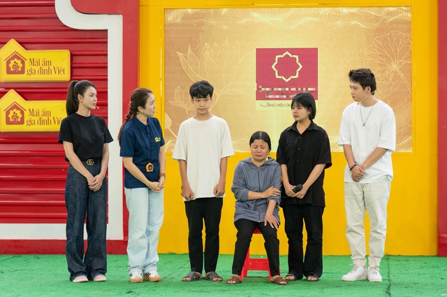 Lương Thu Trang nghẹn lòng trước người mẹ ung thư gánh vác gia đình khi chồng mất- Ảnh 1. Lương Thu Trang nghẹn lòng trước người mẹ ung thư gánh vác gia đình khi chồng mất- Ảnh 1.