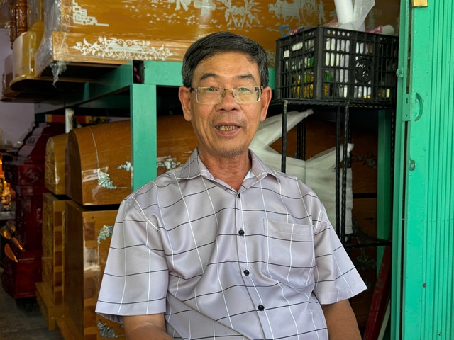Nghề mai táng ở TP.HCM: 'Nghề này hay lắm con'- Ảnh 1.