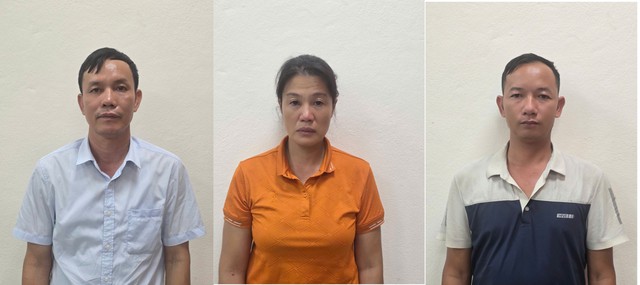 Các bị can Nguyễn Bá Trượng, Trần Thị Thanh Hòa, Nguyễn Văn Tiến (từ trái qua phải). Ảnh T.C Các bị can Nguyễn Bá Trượng, Trần Thị Thanh Hòa, Nguyễn Văn Tiến (từ trái qua phải). Ảnh T.C