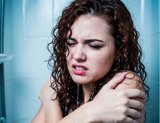 Nguyên nhân bất ngờ gây đột quỵ trong khi tắm, không chỉ nước lạnh!