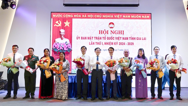 Ra mắt Ban Thường trực UBMTTQ Việt Nam tỉnh Gia Lai, nhiệm kỳ 2024 - 2029 - Ảnh 2.