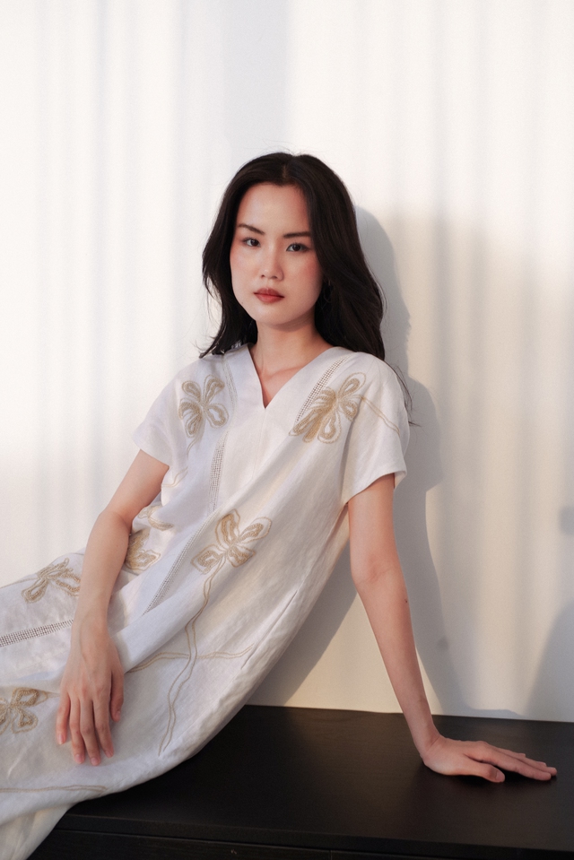 'Bóng nắng giao mùa', trang phục dạo chơi cùng ánh sáng tự do- Ảnh 8.