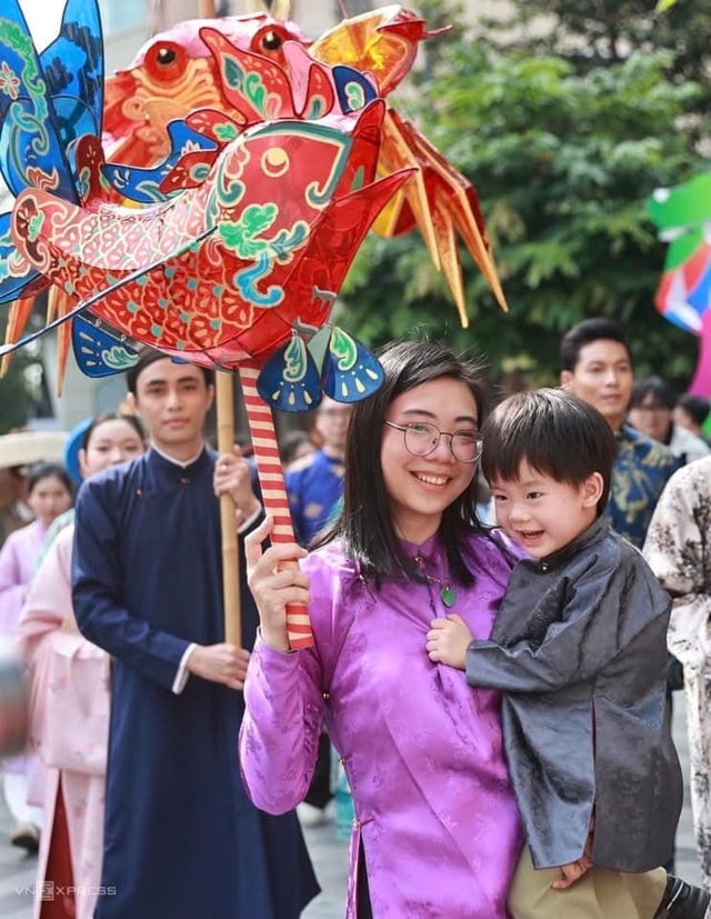 Cổ phục Việt trỗi dậy- Ảnh 4. Cổ phục Việt trỗi dậy- Ảnh 4.