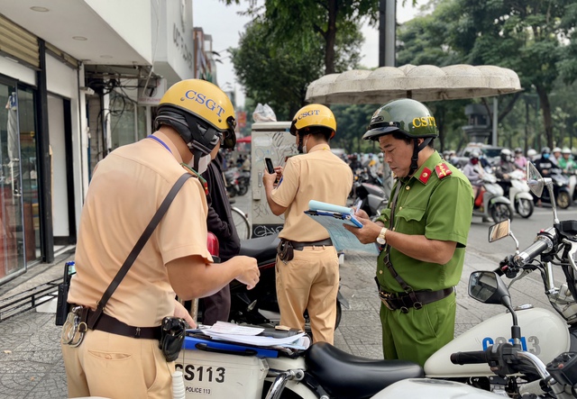 Công an xã, phường có được xử lý vi phạm giao thông đường bộ như CSGT? - Ảnh 2.