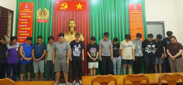 Công an TP.HCM triệt phá đường dây mua bán khí cười, thu lợi hơn 100 tỉ đồng Công an TP.HCM triệt phá đường dây mua bán khí cười, thu lợi hơn 100 tỉ đồng