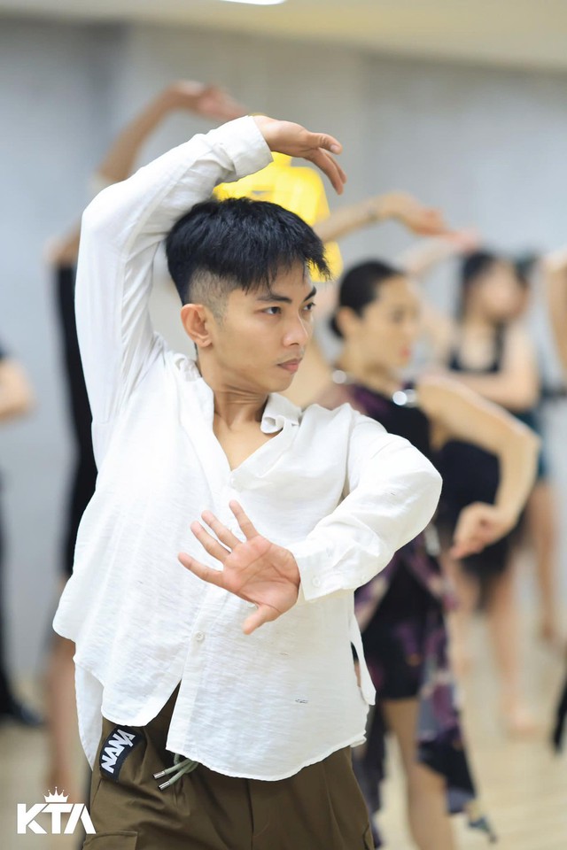 Showbiz 11.7: Phan Hiển đoạt 3 huy chương vàng; Trấn Thành: Tôi không phải ‘chồng quốc dân’