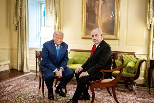 Ông Trump giải vây cho đồng minh bị ‘săn phù thủy’ Ông Trump giải vây cho đồng minh bị ‘săn phù thủy’