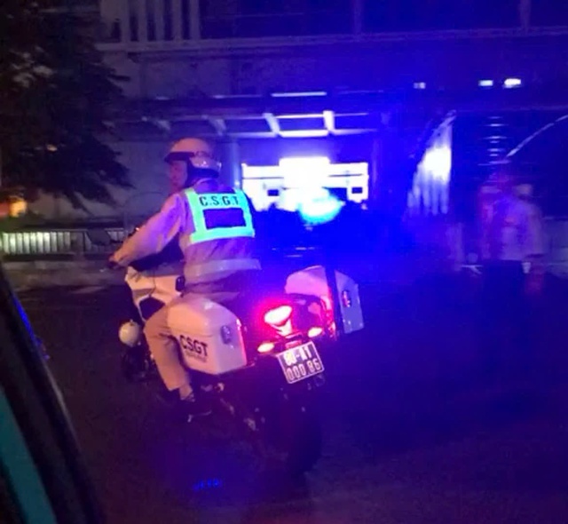 Chiến sĩ Cục CSGT dẫn đường taxi trên cao tốc, đưa bé trai đi cấp cứu- Ảnh 1.