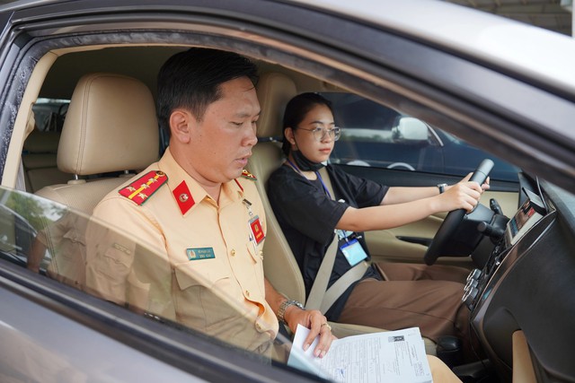 CSGT quản lý sát hạch bằng lái xe: Vì sao nhiều người thi rớt? - Ảnh 1.