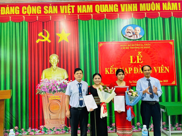 Những cô gái của rẫy nương và giấc mơ trở thành cô giáo- Ảnh 2. Những cô gái của rẫy nương và giấc mơ trở thành cô giáo- Ảnh 2.