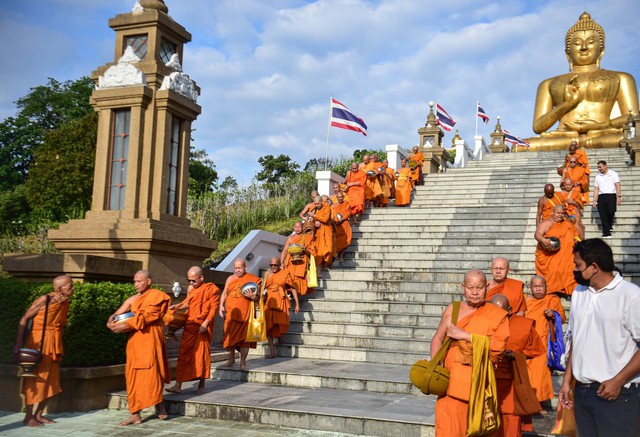 Thái Lan công bố sao kê: các chùa có 12,65 tỉ USD trong tài khoản Thái Lan công bố sao kê: các chùa có 12,65 tỉ USD trong tài khoản