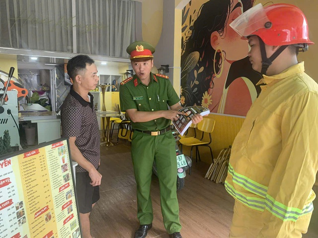 TP.HCM kêu gọi quét mã QR phòng chống cháy nổ chung cư, nhà ở xã hội- Ảnh 2. TP.HCM kêu gọi quét mã QR phòng chống cháy nổ chung cư, nhà ở xã hội- Ảnh 2.