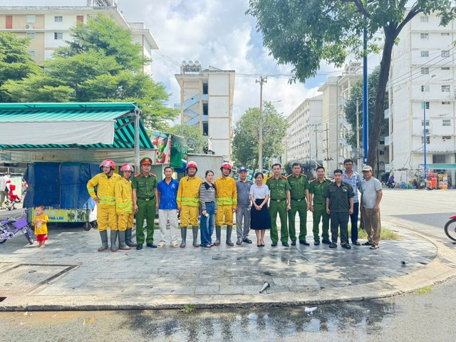 TP.HCM kêu gọi quét mã QR phòng chống cháy nổ chung cư, nhà ở xã hội- Ảnh 4. TP.HCM kêu gọi quét mã QR phòng chống cháy nổ chung cư, nhà ở xã hội- Ảnh 4.