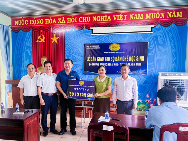 HUFLIT tiếp thêm động lực đến trường cho học sinh vùng sâu- Ảnh 1. HUFLIT tiếp thêm động lực đến trường cho học sinh vùng sâu- Ảnh 1.