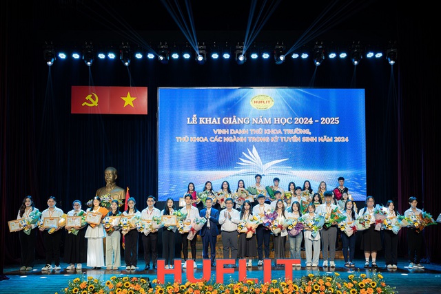 HUFLIT tiếp thêm động lực đến trường cho học sinh vùng sâu- Ảnh 3. HUFLIT tiếp thêm động lực đến trường cho học sinh vùng sâu- Ảnh 3.