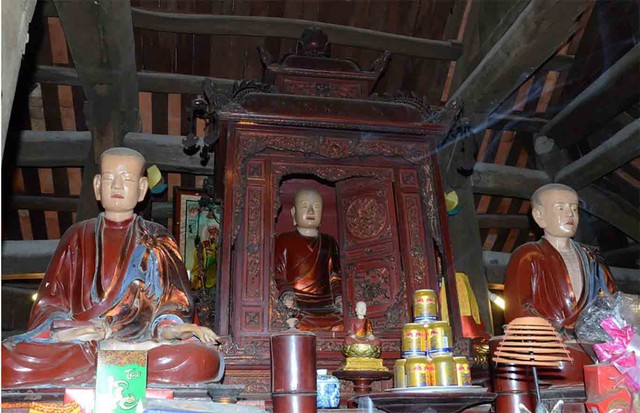 Độc lạ Bảo vật quốc gia: Bộ tượng Tam tổ Trúc Lâm chùa Vĩnh Nghiêm- Ảnh 1. Độc lạ Bảo vật quốc gia: Bộ tượng Tam tổ Trúc Lâm chùa Vĩnh Nghiêm- Ảnh 1.