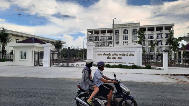 Vĩnh Long bố trí xe đưa đón cán bộ đi làm để đảm bảo an toàn- Ảnh 3. Vĩnh Long bố trí xe đưa đón cán bộ đi làm để đảm bảo an toàn- Ảnh 3.