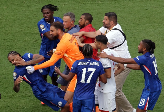 HLV Enrique tự nhận ‘thật ngu ngốc’, sẽ bị FIFA phạt nặng vì tát cầu thủ Chelsea- Ảnh 2.