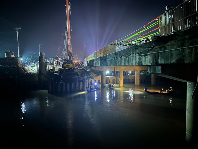 Vụ ô tô rơi xuống sông: Tìm thấy 2 người tử vong dưới nước - Ảnh 3.