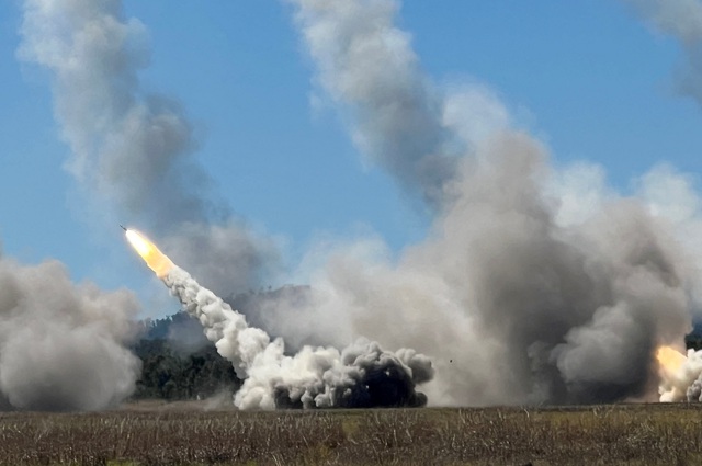 Úc lần đầu cùng Mỹ khai hỏa HIMARS- Ảnh 1. Úc lần đầu cùng Mỹ khai hỏa HIMARS- Ảnh 1.
