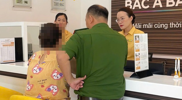 Ngăn chặn người phụ nữ chuyển 100 triệu đồng cho kẻ lừa đảo - Ảnh 1.