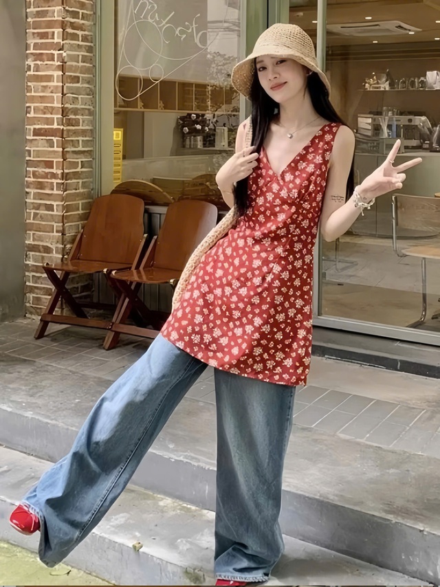 Phá vỡ giới hạn với phong cách váy ngoài quần cá tính  - Ảnh 5.