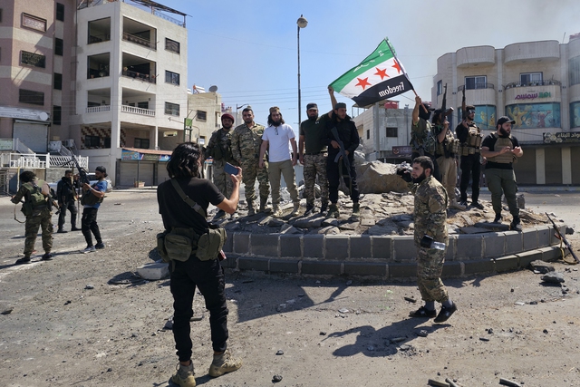 Quân đội Syria tiến vào Sweida giữa xung đột căng thẳng với người Druze - Ảnh 2. Quân đội Syria tiến vào Sweida giữa xung đột căng thẳng với người Druze - Ảnh 2.