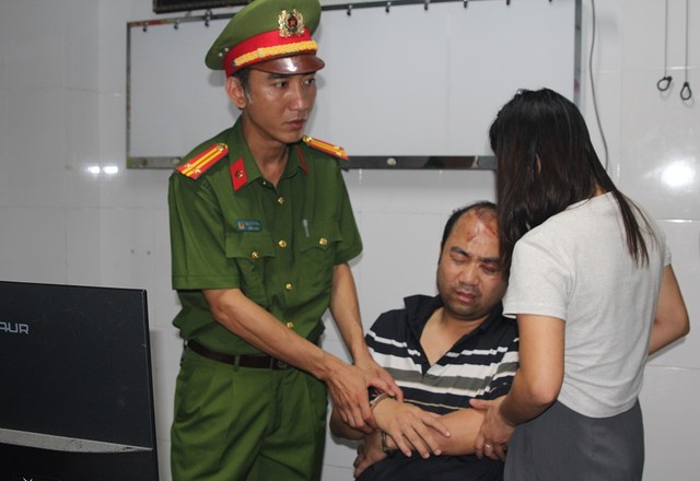 Vụ ô tô rơi xuống sông, 3 người chết: Công an xác định tài xế còn sống Vụ ô tô rơi xuống sông, 3 người chết: Công an xác định tài xế còn sống