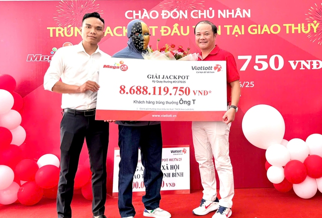 Mua 1 dãy số suốt 8 năm, người đàn ông ở Ninh Bình trúng Vietlott 8,6 tỉ Mua 1 dãy số suốt 8 năm, người đàn ông ở Ninh Bình trúng Vietlott 8,6 tỉ