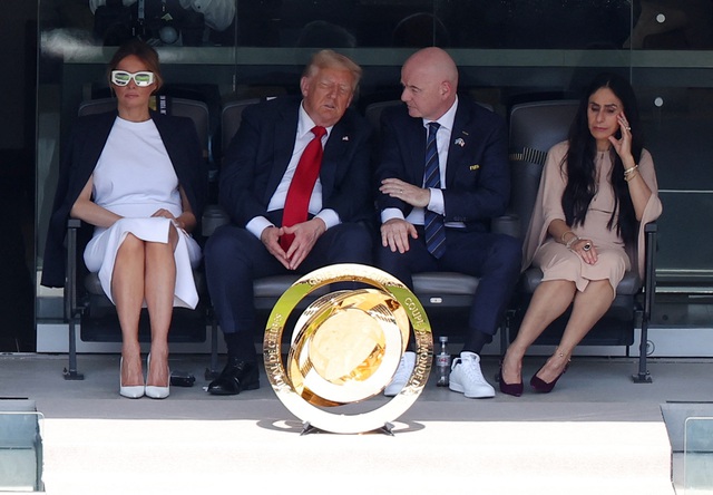 ‘Độc lạ’ Club World Cup: Tổng thống Trump giữ cúp xịn, đội vô địch Chelsea chỉ nhận bản sao- Ảnh 4. ‘Độc lạ’ Club World Cup: Tổng thống Trump giữ cúp xịn, đội vô địch Chelsea chỉ nhận bản sao- Ảnh 4.
