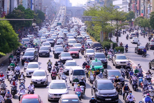 Vì sao Hà Nội nghiên cứu cấm xe máy xăng trong Vành đai 2 từ tháng 7.2026? - Ảnh 1. Vì sao Hà Nội nghiên cứu cấm xe máy xăng trong Vành đai 2 từ tháng 7.2026? - Ảnh 1.