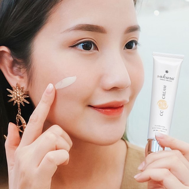 Top 3 kem chống nắng nâng tone trắng hồng, finish căng bóng mà chẳng cần makeup - Ảnh 3.